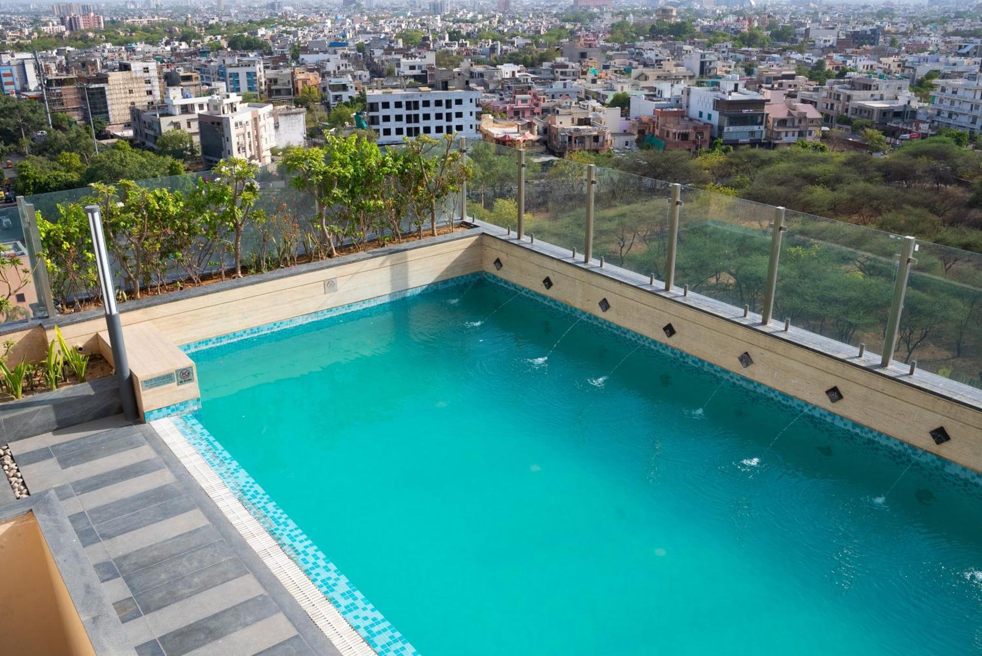 Hyatt Place Jaipur Malviya Nagar 外观 照片 Swimming pool at the hotel